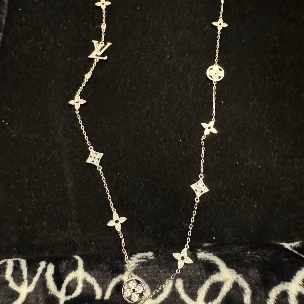 Louis Vuitton Etched Silver Monogram Crystal M6 1084 LE1124 Necklace - Picture 7 of 8